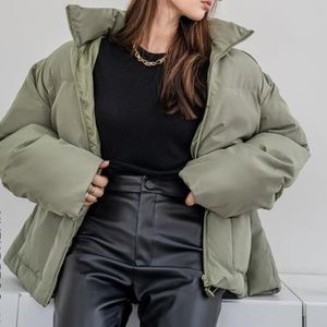 Oversized army green puffer coat (size M)